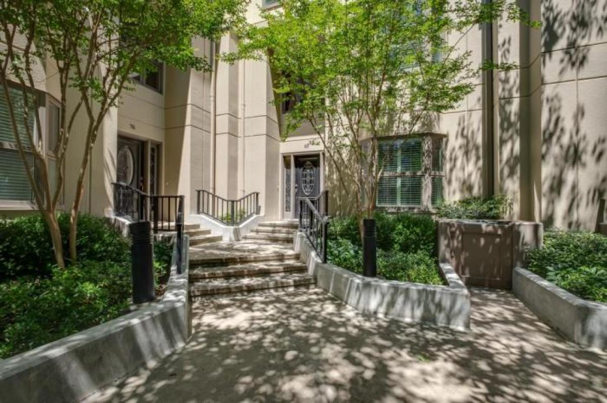 Picture of Condo For Sale in Atlanta, Georgia, United States