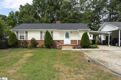 Home For Sale in Taylors, South Carolina