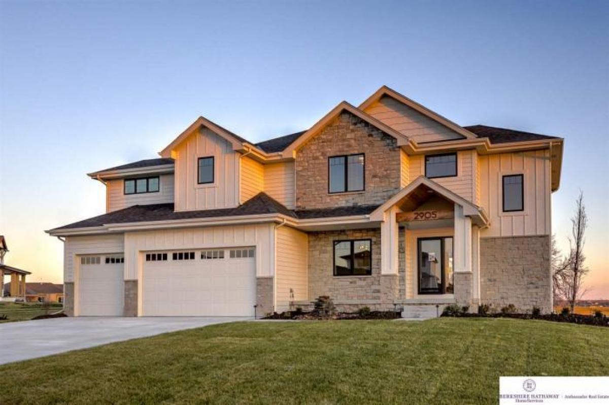 Picture of Home For Sale in Elkhorn, Nebraska, United States