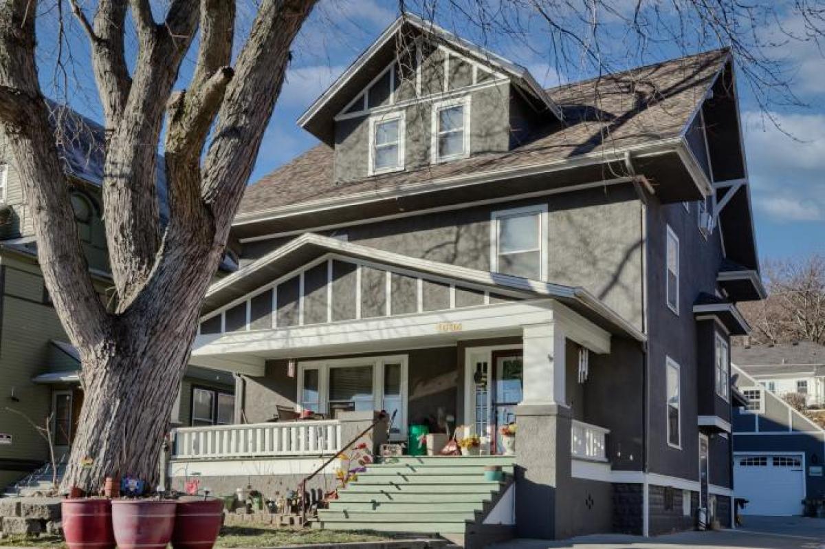 Picture of Home For Sale in Council Bluffs, Iowa, United States