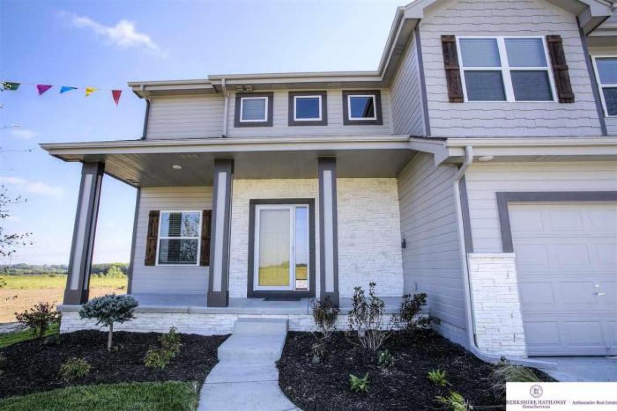 Picture of Home For Sale in Bellevue, Nebraska, United States