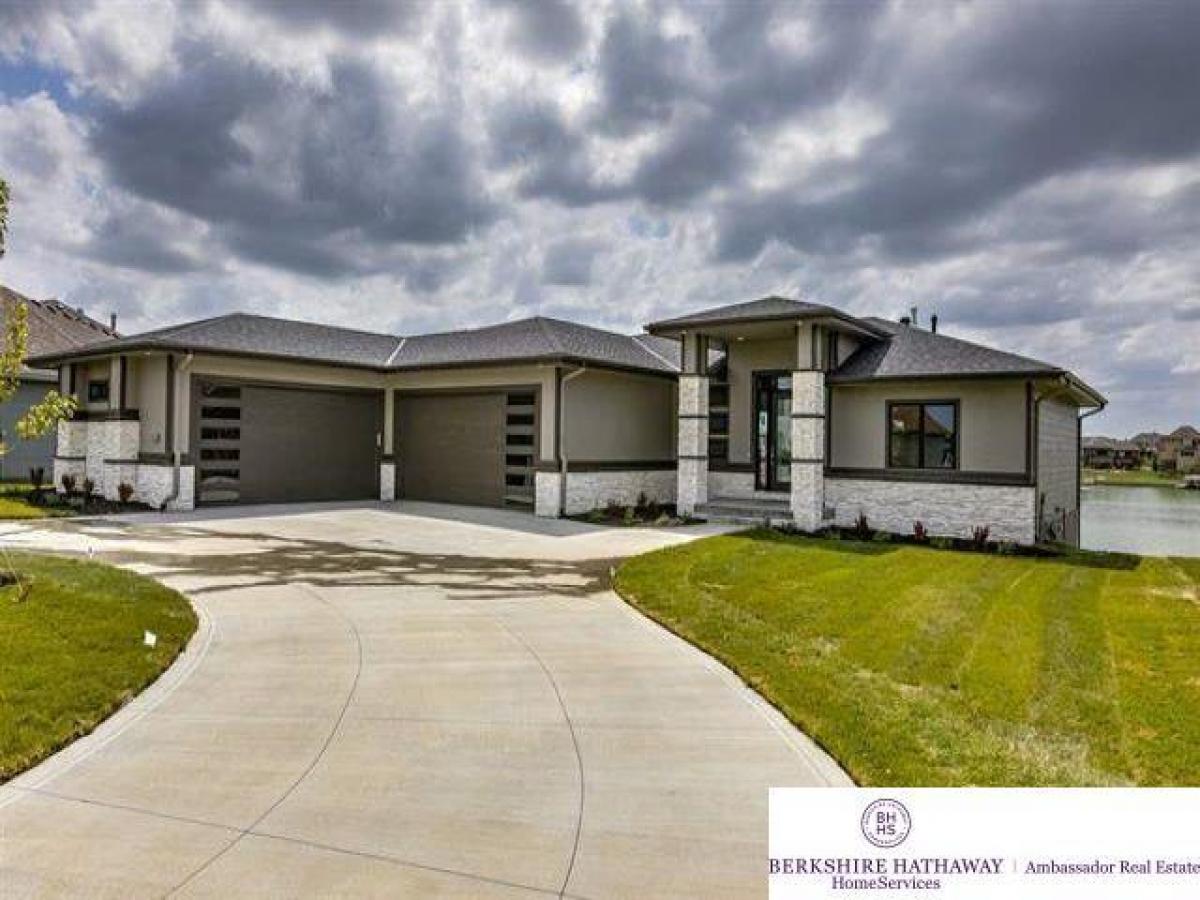 Picture of Home For Sale in Bennington, Nebraska, United States