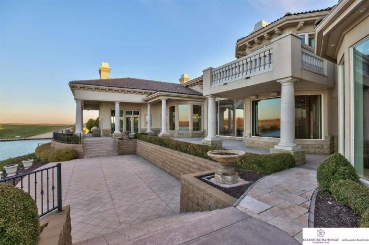 Picture of Home For Sale in Bennington, Nebraska, United States