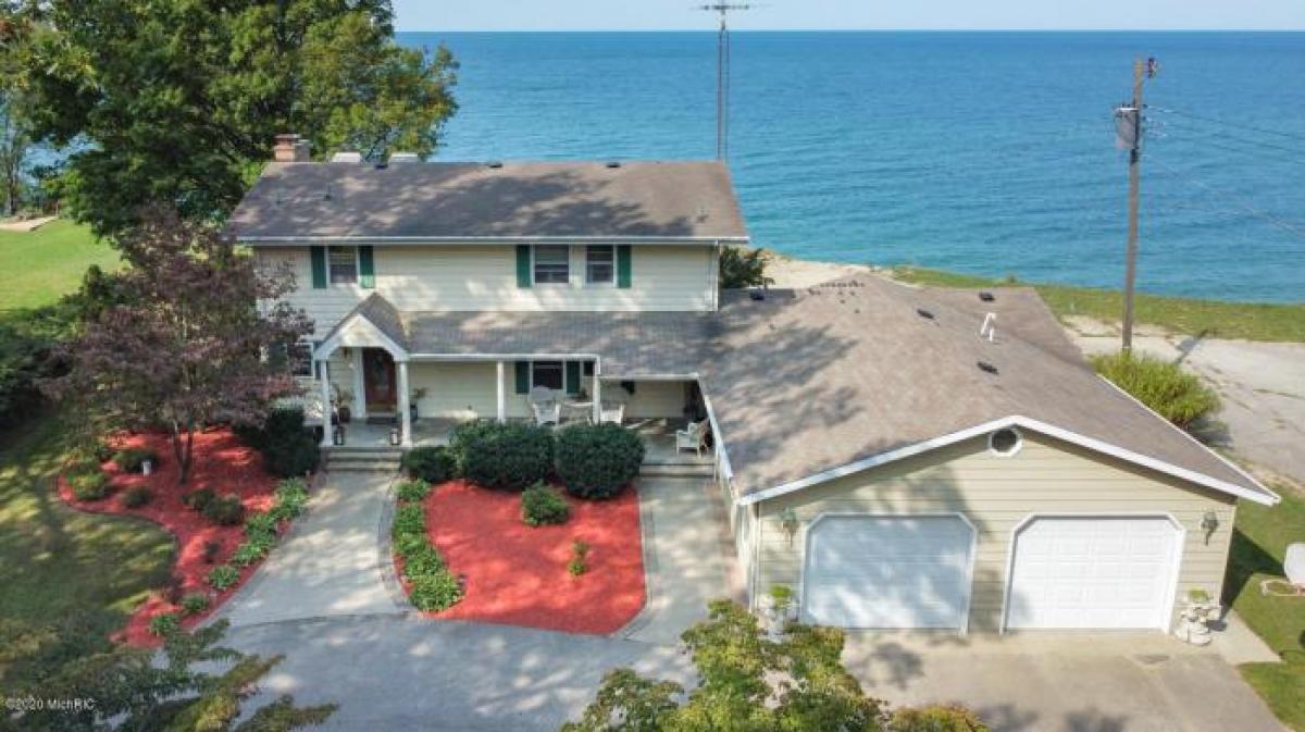 Picture of Home For Sale in Saint Joseph, Michigan, United States