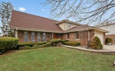 Home For Sale in Glenview, Illinois