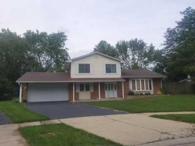 Home For Sale in Elk Grove Village, Illinois