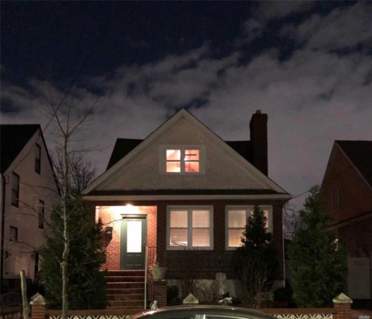 Picture of Home For Sale in Howard Beach, New York, United States