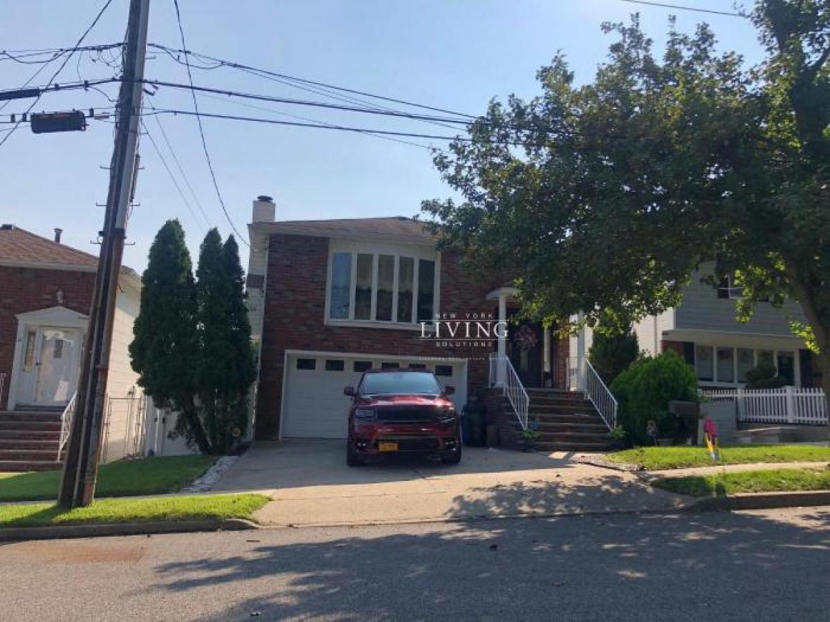 Picture of Home For Sale in Staten Island, New York, United States