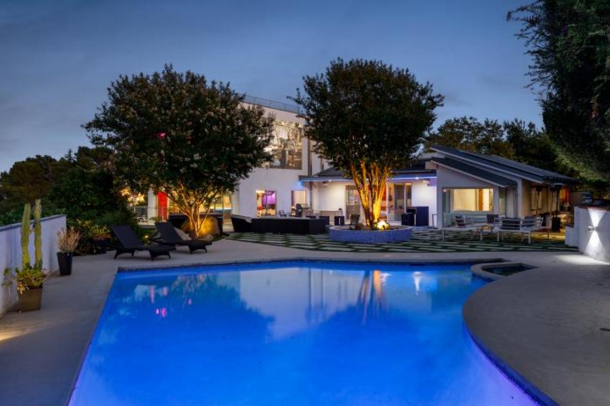 Picture of Residential Land For Sale in Los Angeles, California, United States