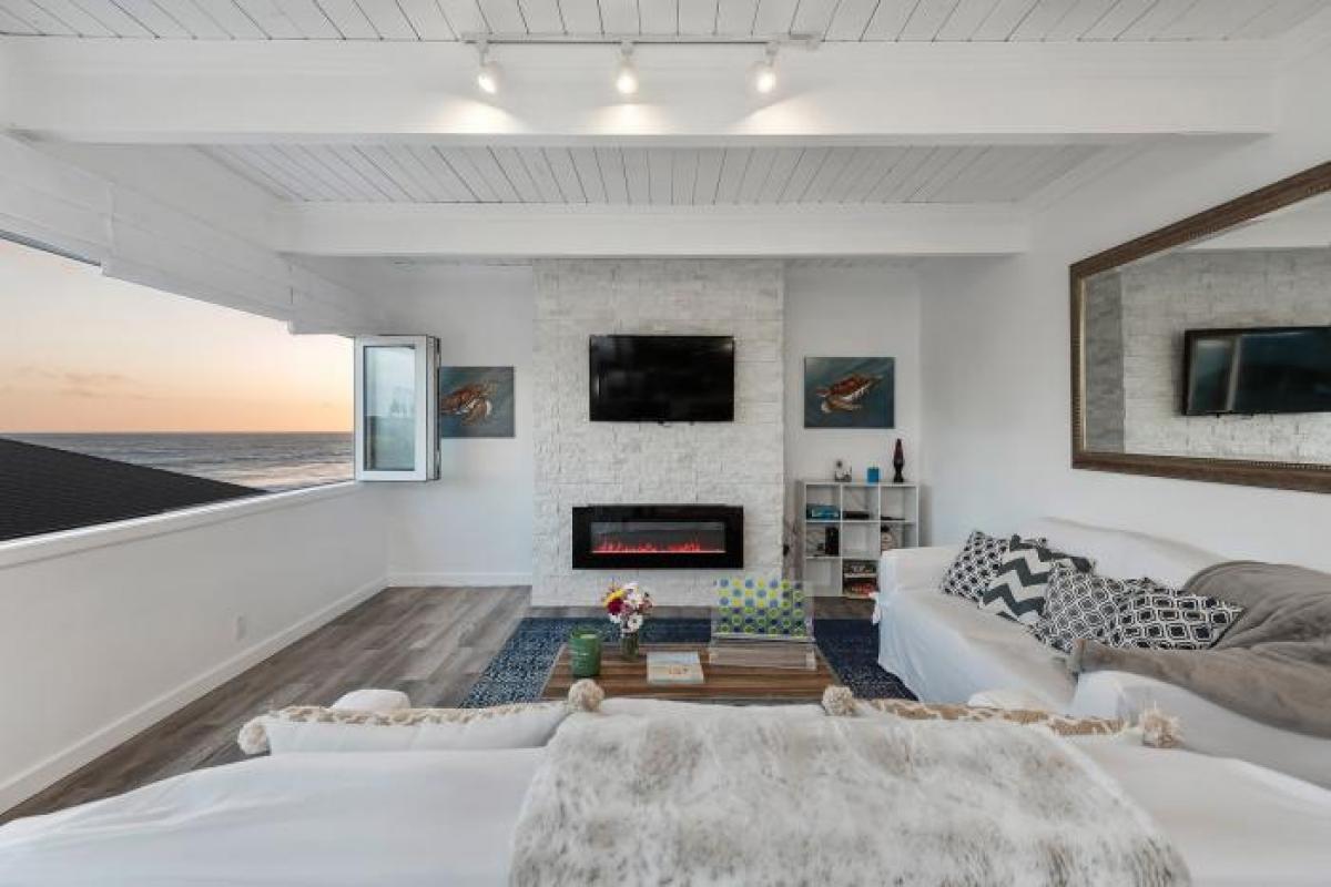 Picture of Home For Sale in Malibu, California, United States