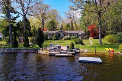 Home For Sale in Putnam Valley, New York