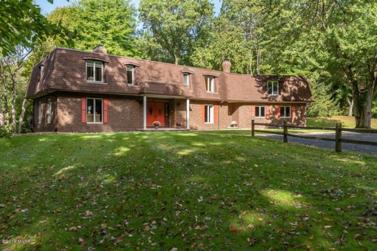 Picture of Home For Sale in Kalamazoo, Michigan, United States