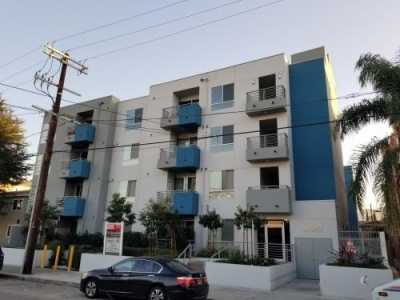 Condo For Rent in Toluca Lake, California