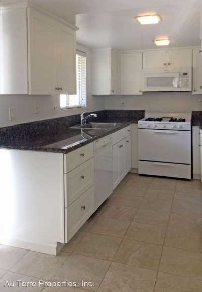 Apartment For Rent in Costa Mesa, California