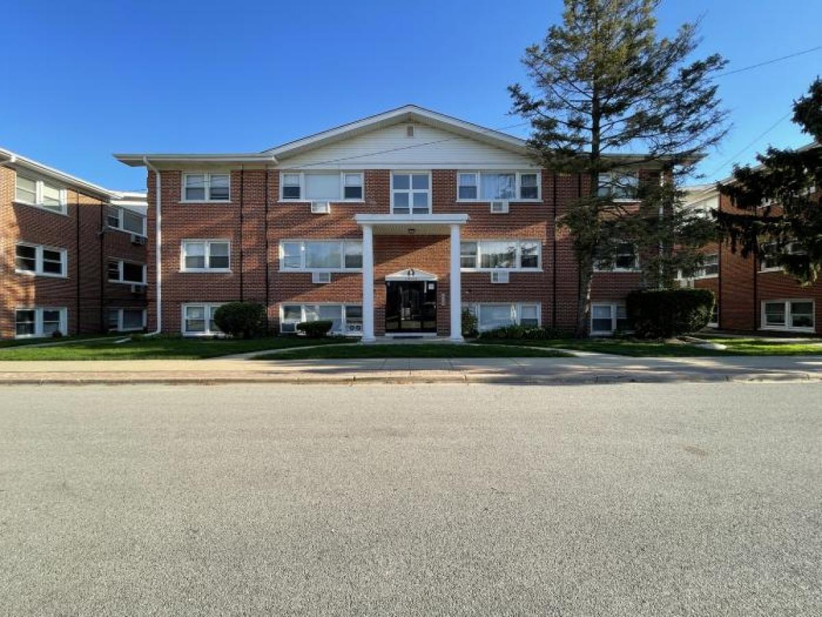 Picture of Home For Sale in Schiller Park, Illinois, United States