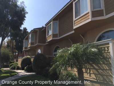 Apartment For Rent in Costa Mesa, California