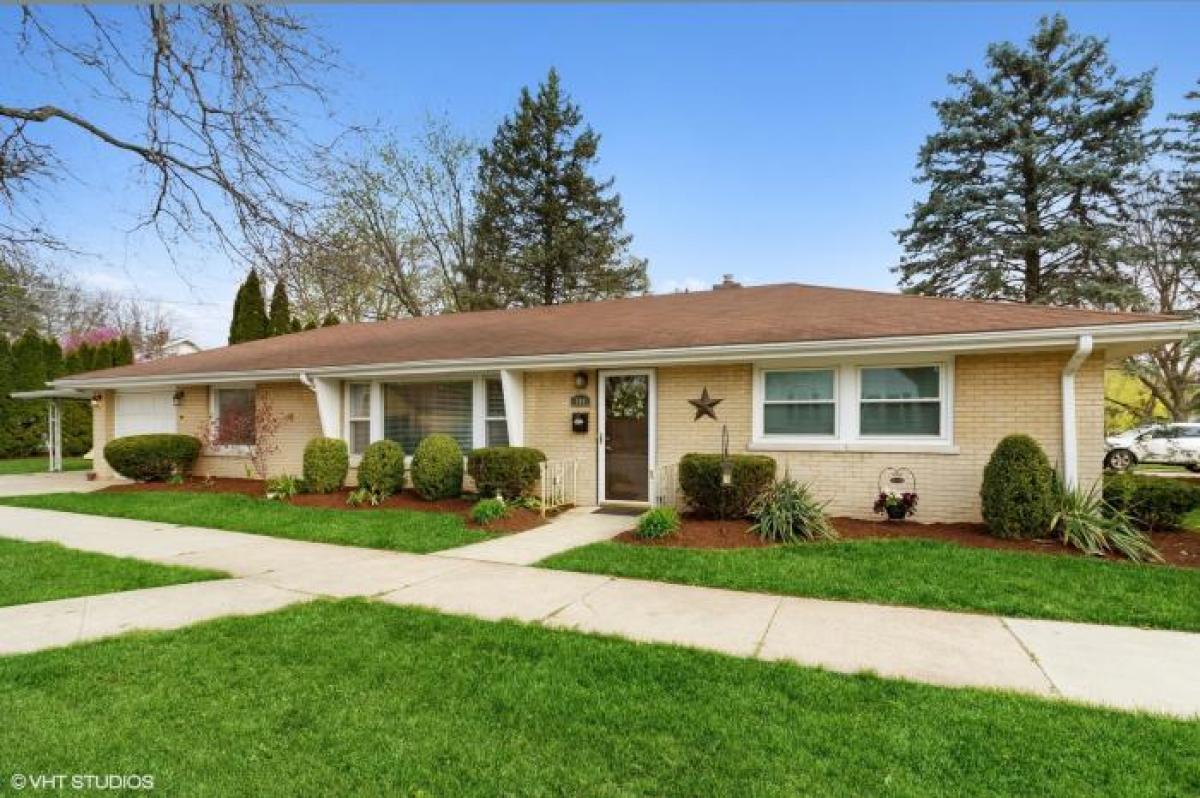Picture of Home For Sale in La Grange Park, Illinois, United States