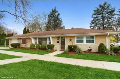 Home For Sale in La Grange Park, Illinois