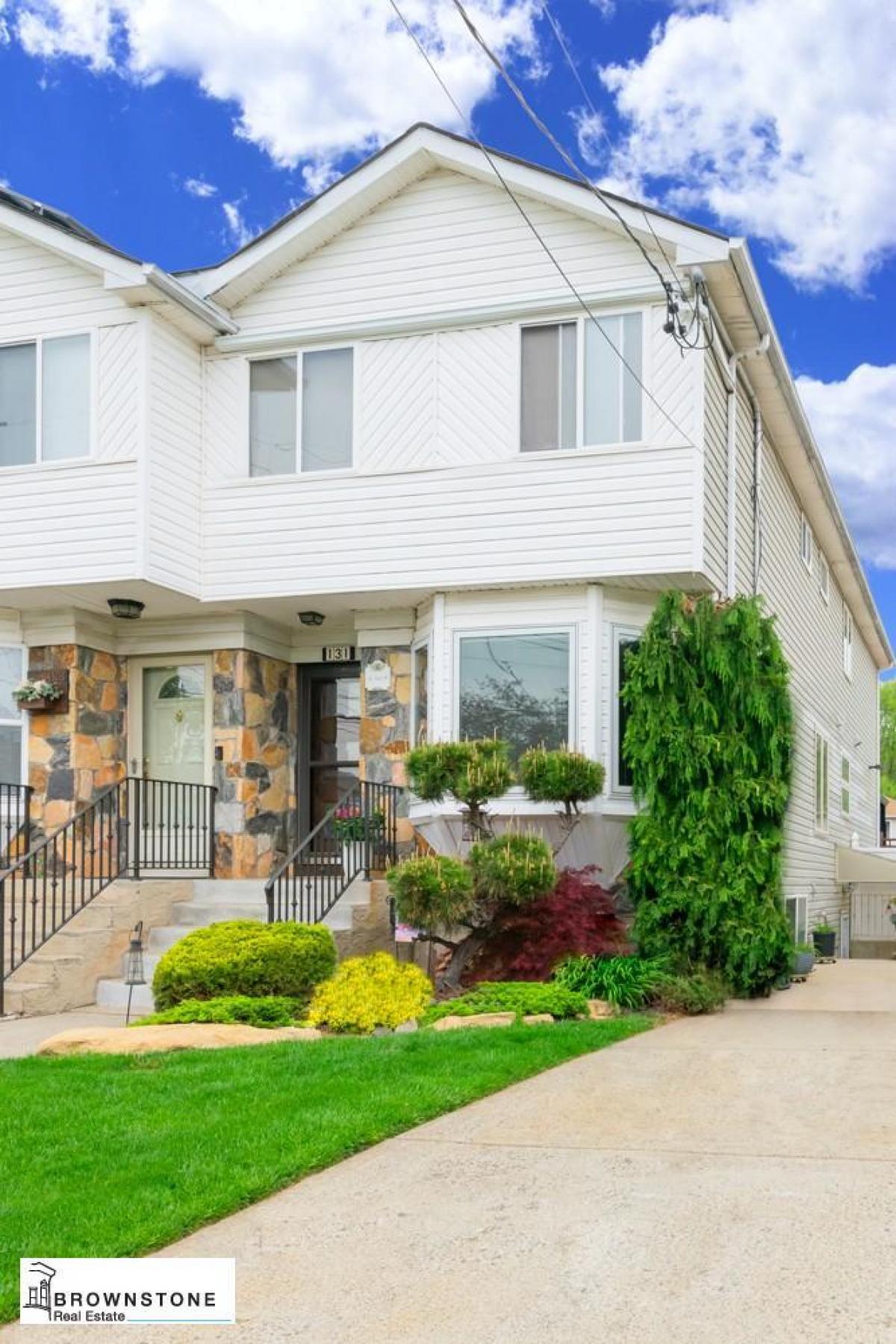 Picture of Home For Sale in Staten Island, New York, United States