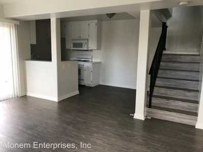Apartment For Rent in Van Nuys, California