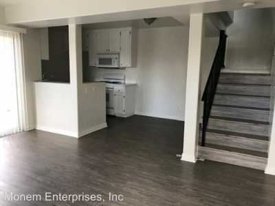 Apartment For Rent in Van Nuys, California