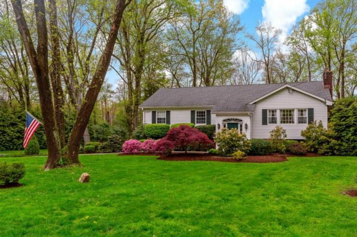 Picture of Home For Sale in Armonk, New York, United States
