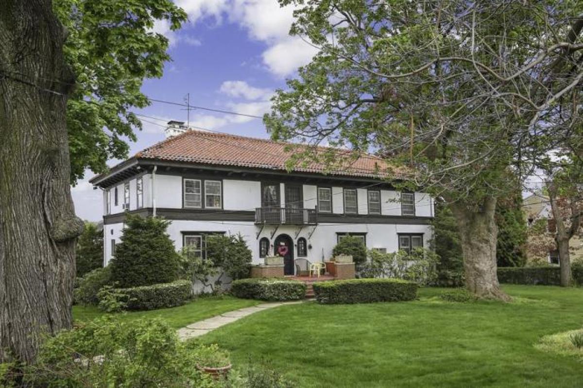 Picture of Home For Sale in White Plains, New York, United States