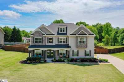 Home For Sale in Simpsonville, South Carolina