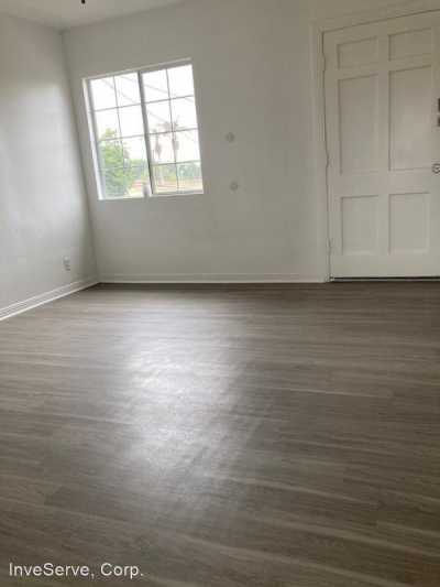 Apartment For Rent in Maywood, California