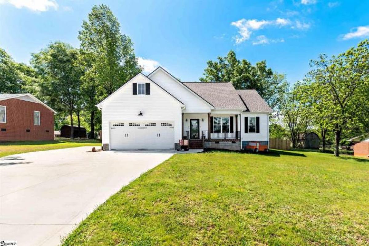 Picture of Home For Sale in Easley, South Carolina, United States