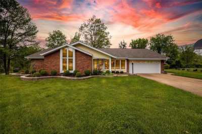 Home For Sale in Ballwin, Missouri