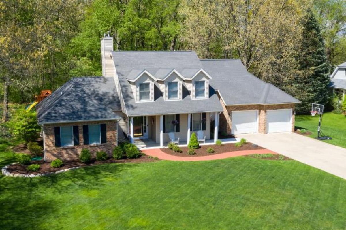 Picture of Home For Sale in Kalamazoo, Michigan, United States