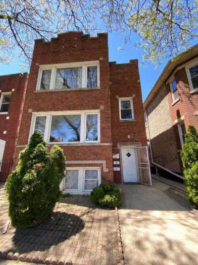 Multi-Family Home For Sale in Chicago, Illinois
