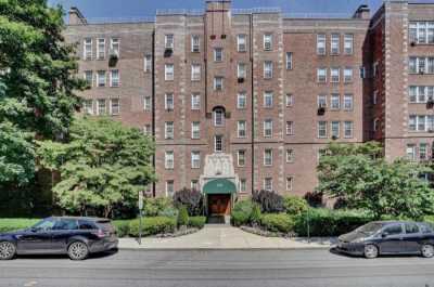 Apartment For Sale in Bronxville, New York