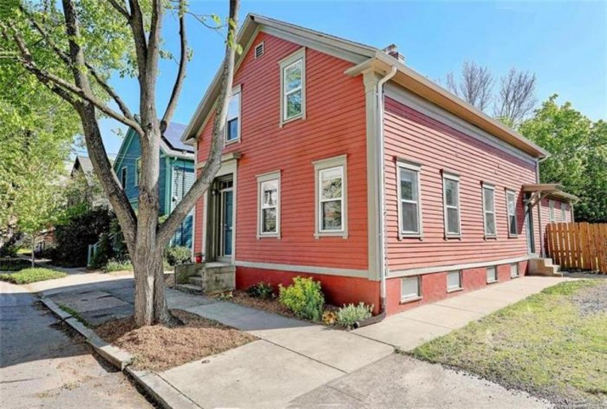 Picture of Home For Sale in Providence, Rhode Island, United States