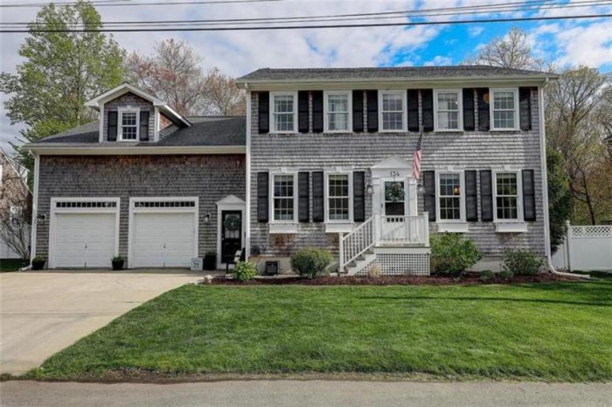 Picture of Home For Sale in Barrington, Rhode Island, United States