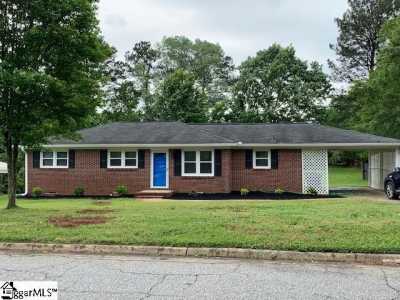 Home For Sale in Simpsonville, South Carolina