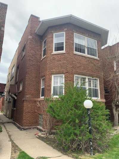 Multi-Family Home For Sale in Chicago, Illinois