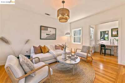 Condo For Sale in Oakland, California