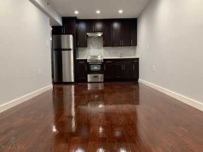 Apartment For Rent in East Elmhurst, New York