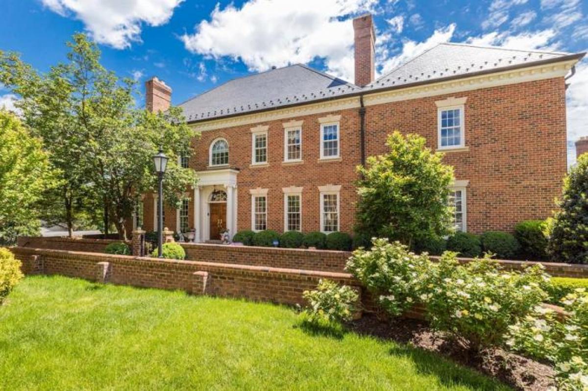 Picture of Home For Sale in McLean, Virginia, United States