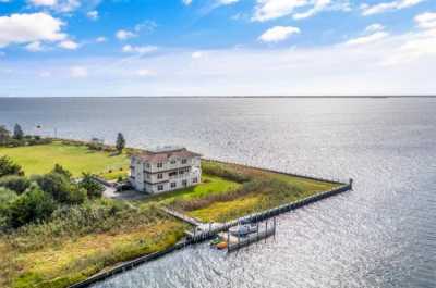 Home For Sale in Center Moriches, New York