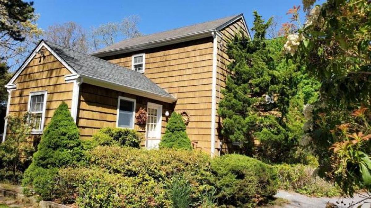 Picture of Home For Sale in East Hampton, New York, United States