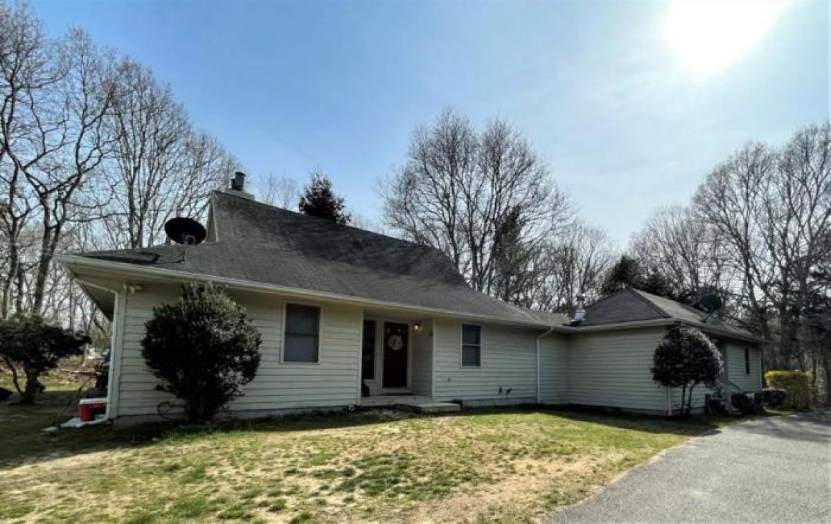 Picture of Home For Sale in East Hampton, New York, United States