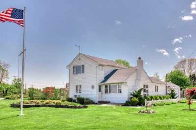 Home For Sale in East Quogue, New York