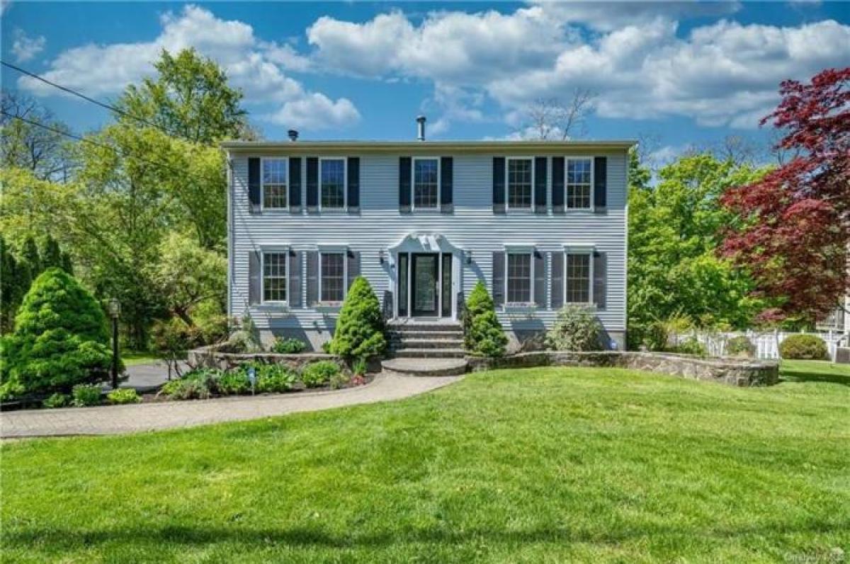 Picture of Home For Sale in Elmsford, New York, United States