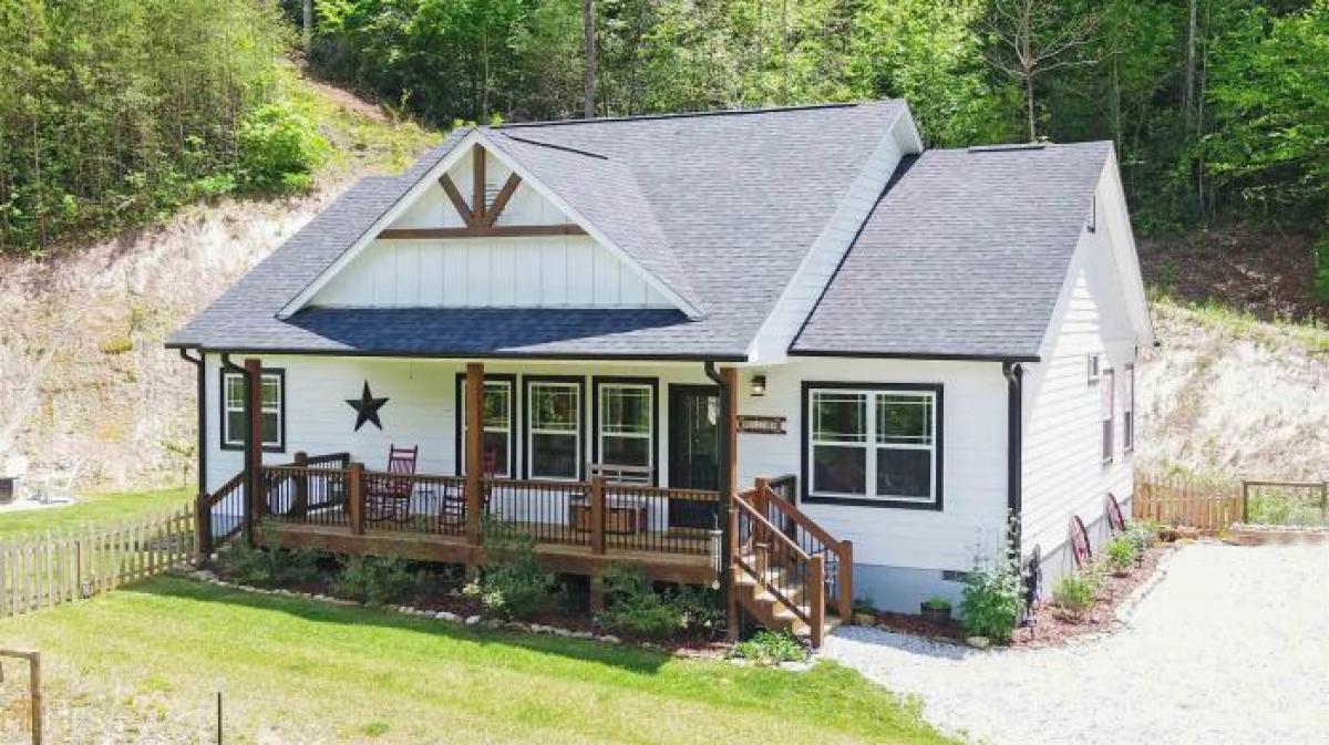 Picture of Home For Sale in Clayton, Georgia, United States