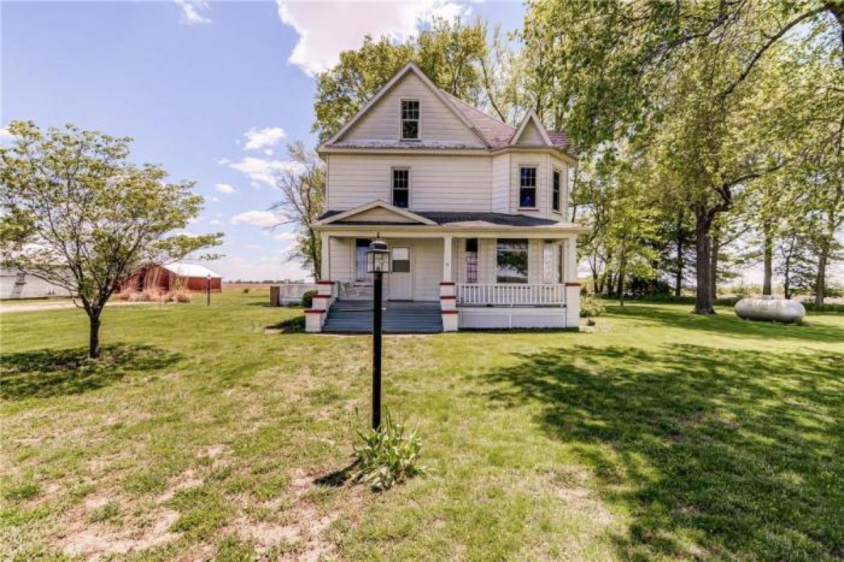 Picture of Home For Sale in Assumption, Illinois, United States