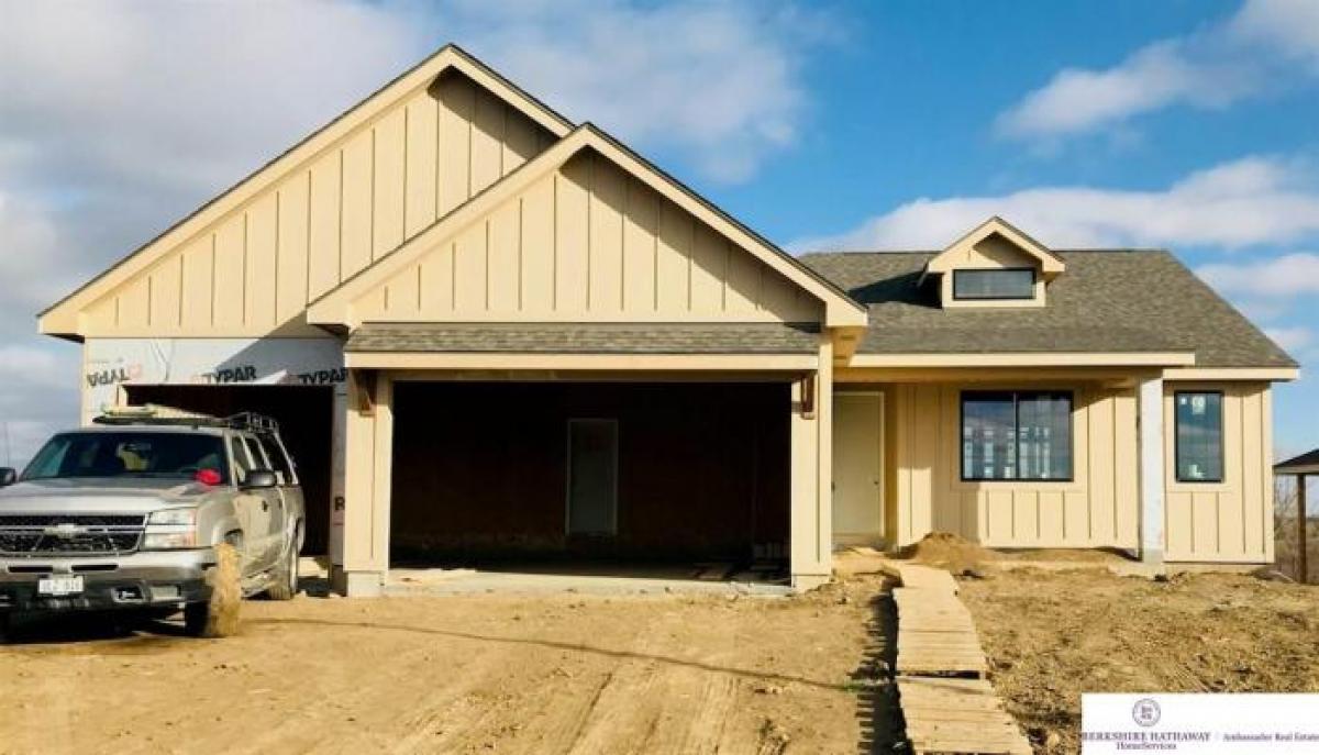 Picture of Home For Sale in Papillion, Nebraska, United States
