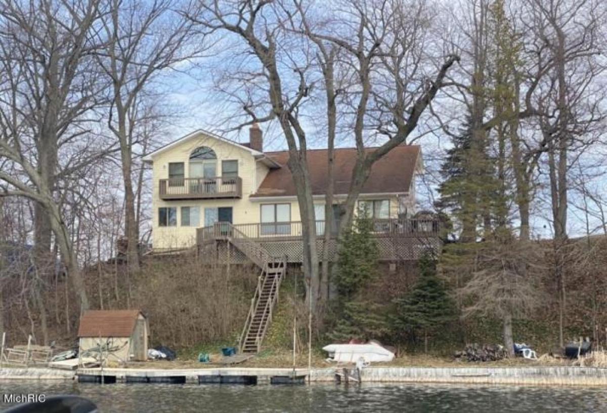 Picture of Home For Sale in Plainwell, Michigan, United States